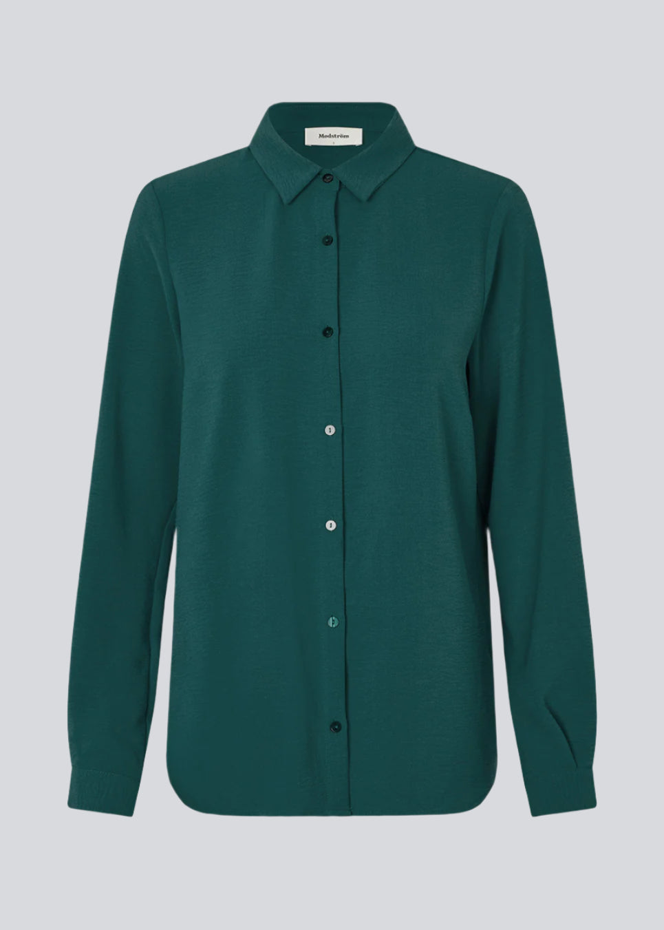 Klassisk skjorte i en løs og afslappet pasform. Ossa shirt har en lille krave, smal manchet og knapper i matchende farve for et ensartet design.