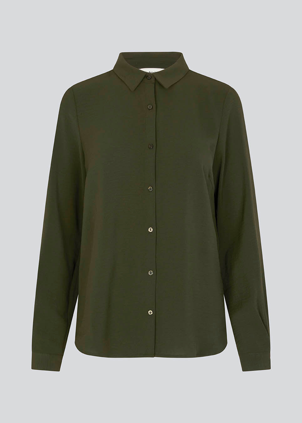 Klassisk skjorte i mørkegrøn i en løs og afslappet pasform. Ossa shirt har en lille krave, smal manchet og knapper i matchende farve for et ensartet design. 