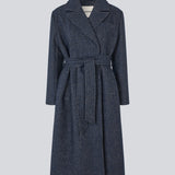Klassisk, dobbeltradet uldfrakke i blå med krave med skjult knappelukning og bindebånd. Otillamd coat har en afslappet pasform, foer og en slids bagpå. Modellen er 175 cm og har en str. s/36 på.