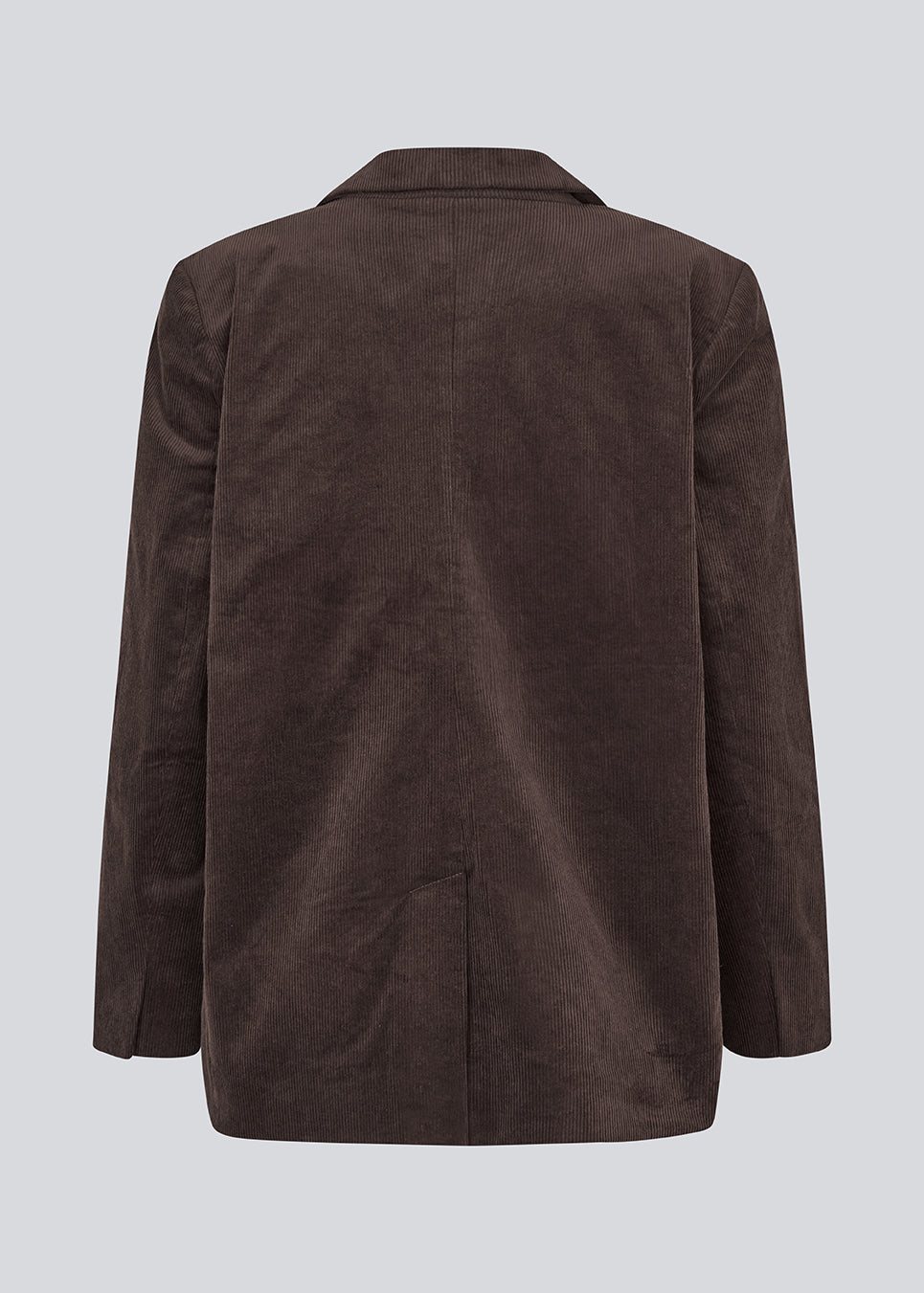 Blazer med klassisk og elegant design i fløjl. Pablomd blazer har knappelukning og to lommer fortil. Modellen er 175 cm og har en str. s/36 på.