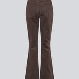 Flared bukser i fløjl. Pablomd pants har en høj talje samt for- og baglommer. Modellen er 175 cm og har en str. s/36 på.