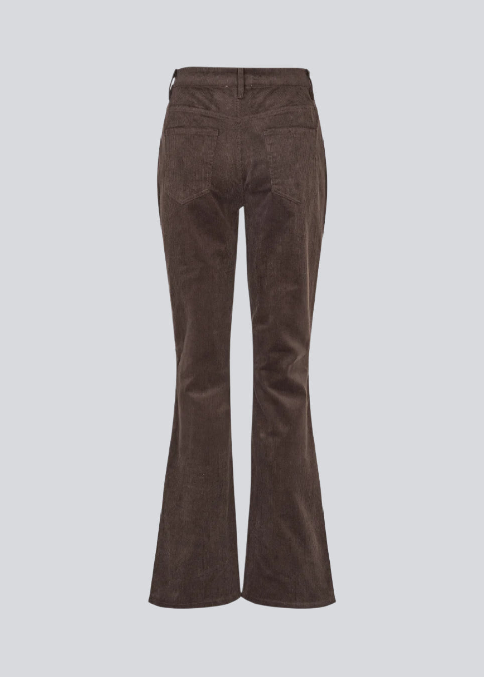 Flared bukser i fløjl. Pablomd pants har en høj talje samt for- og baglommer. Modellen er 175 cm og har en str. s/36 på.