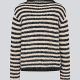 Blød strik med i genanvendt polyester. Packermd roll Neck har lange ærmer og en høj hals med slids i siden. Modellen er 175 cm og har en str. s/36 på.