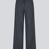 Bukser med vide ben og høj talje. Paitynmd pants har elastik i taljen med bindebånd og sidelommer. Modellen er 175 cm og har str. s/36 på.