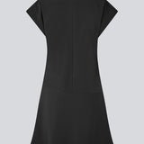 Kortærmet kjole med rynkedetaljer. Pandymd dress har en løs pasform med vide i skørtet.