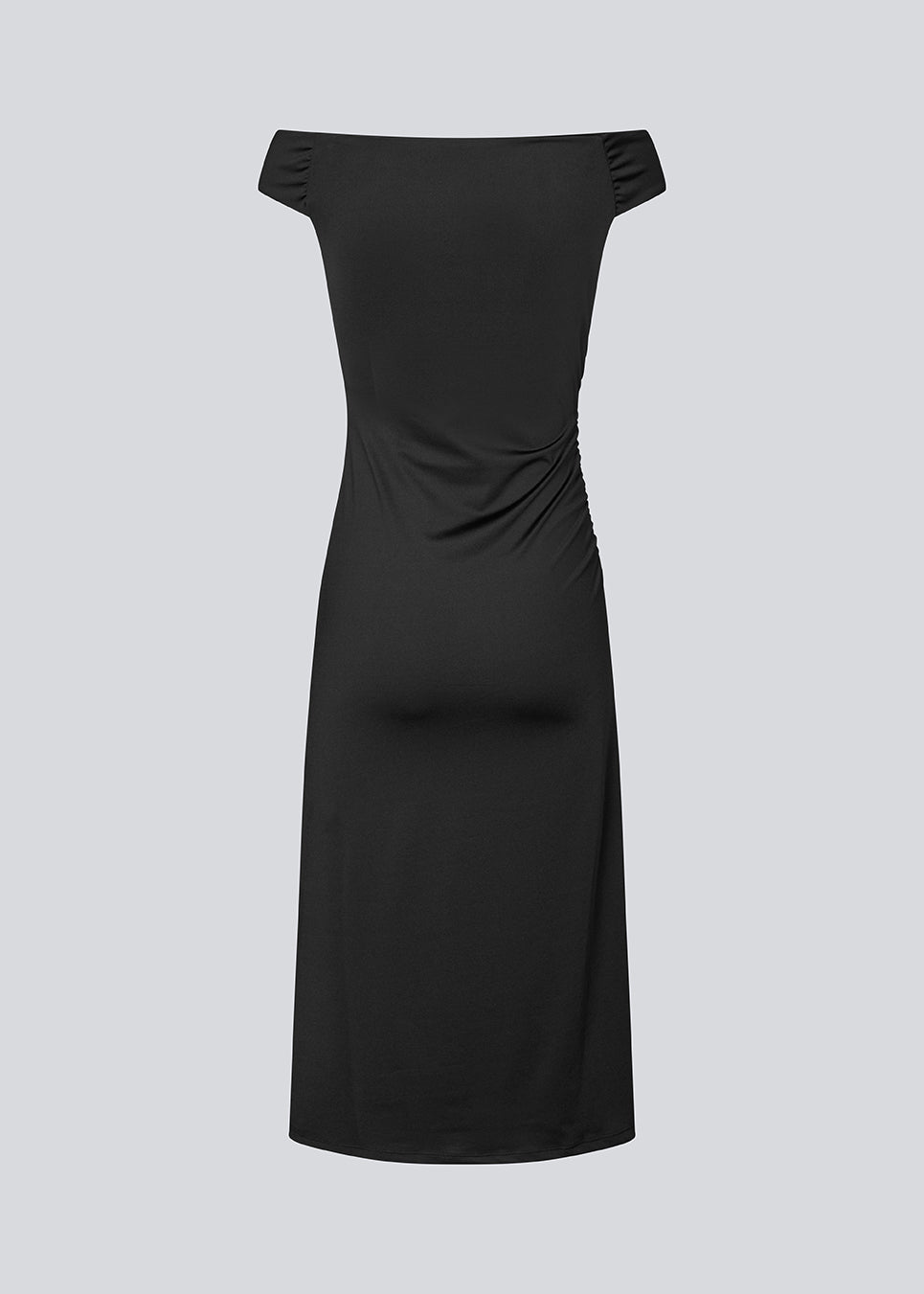 Lang off-shoulder kjole i et elastisk genanvendt materiale. Parissamd dress er figursyet og har rynkedetaljer i siden. Modellen er 175 cm og har en str. S/36 på.
