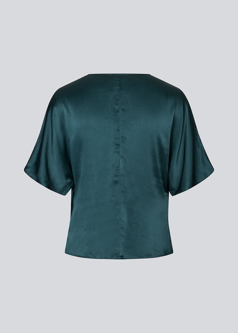 Mørkegrøn top i satin med vandfaldsdetalje. Parveenmd top er figursyet og har korte ærmer.&nbsp;