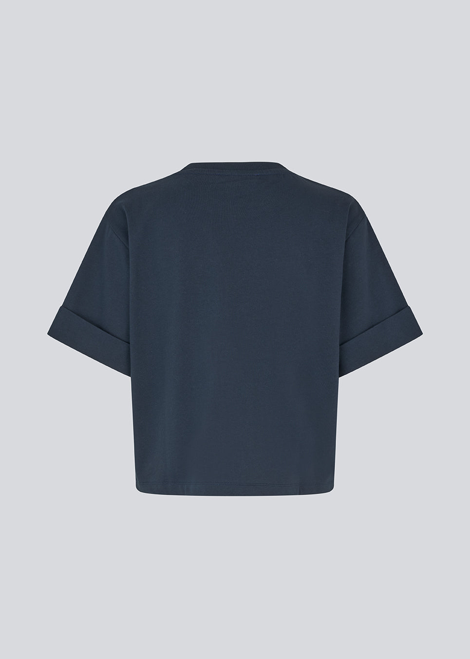 Figursyet t-shirt med korte ærmer i navy. Patayamd t-shirt har en rund hals og rynkdetaljer i siden.

Materiale:
100% Økologisk Bomuld