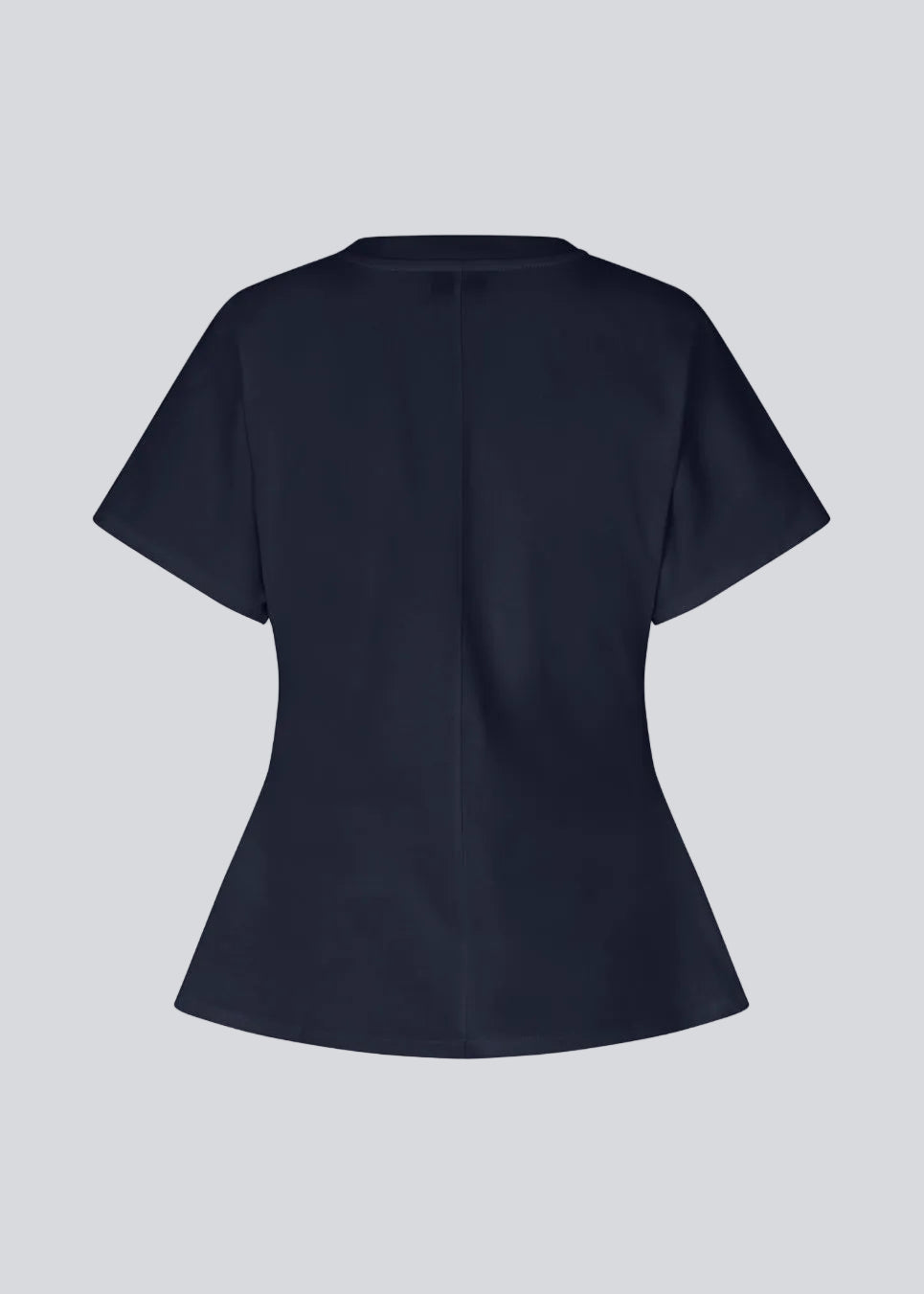 Figursyet t-shirt med korte ærmer i navy. Patayamd t-shirt har en rund hals og rynkedetaljer i siden.

Materiale:
100% Økologisk Bomuld