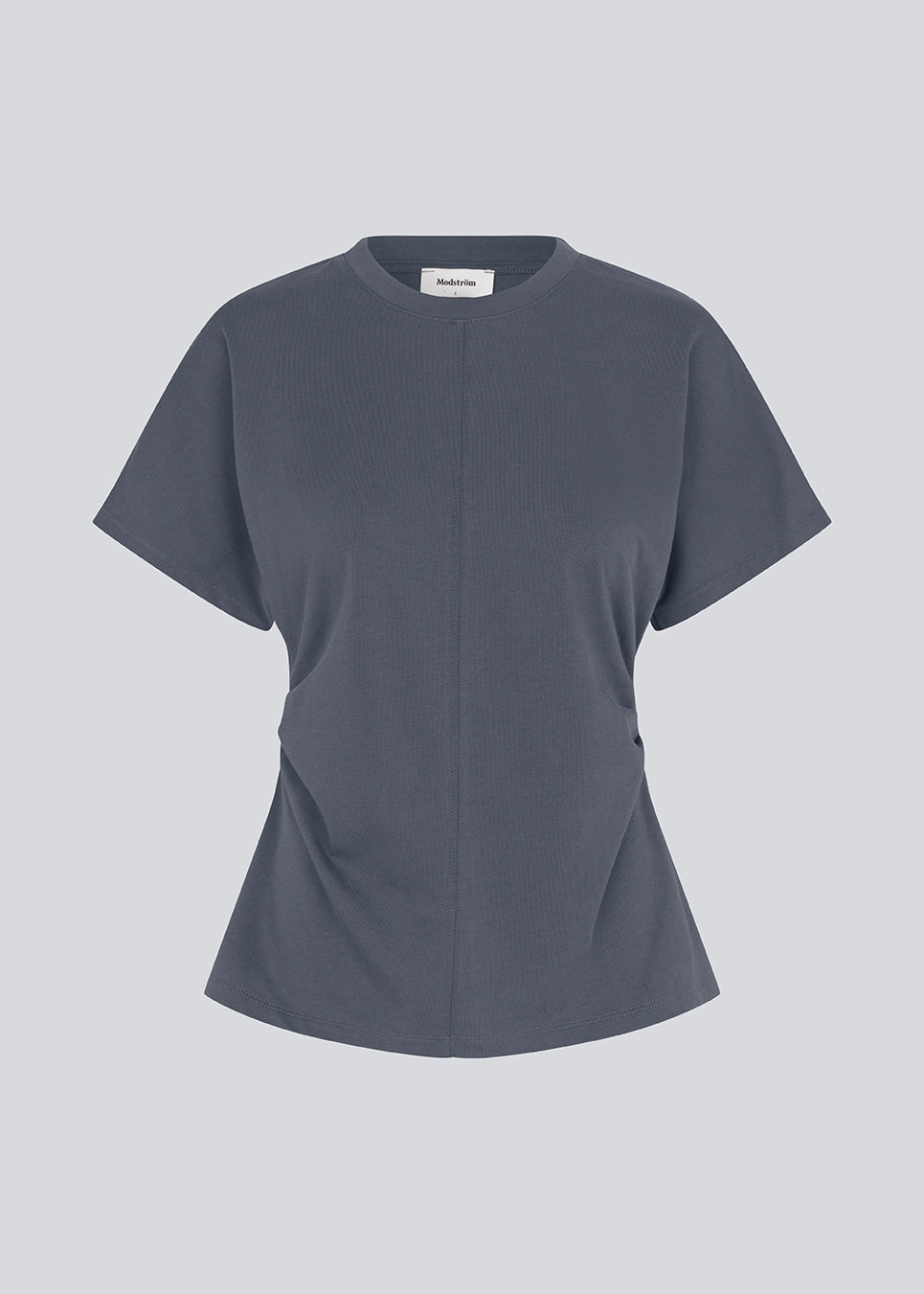 Figursyet t-shirt med korte ærmer. Patayamd t-shirt har en rund hals og rynkedetaljer i  siden.