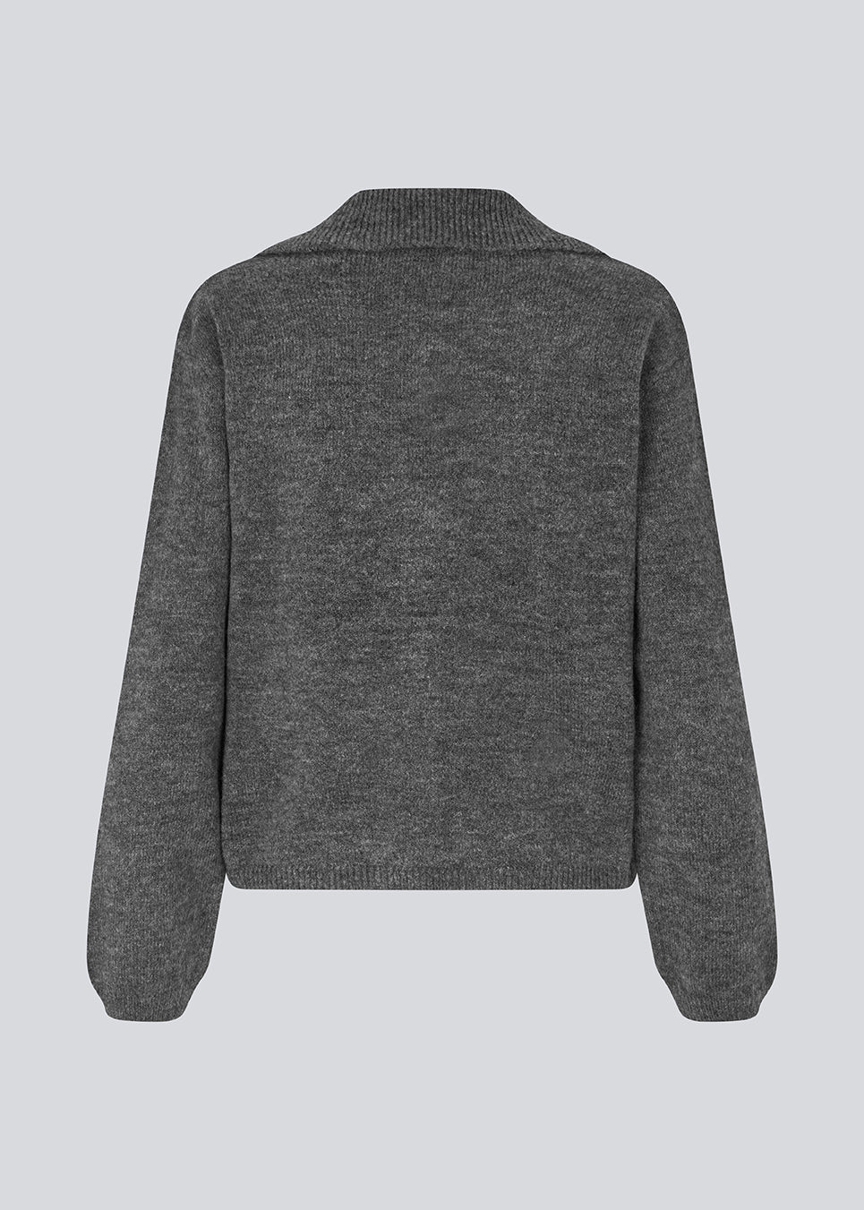 Grå blød cardigan i strik med V-udskæring. Patrickmd cardigan har en løs pasform og knaplukning fortil.&nbsp;