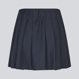 Kort nederdel med læg og mellemhøj talje i mørkeblå. Peggiemd skirt har en usynlig lynlås i siden. Modellen er 175 cm og har en str S/36 på.