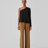 One shoulder top i sort med langt ærme i let, vævet kvalitet. PerryMD top har en løs pasform. Modellen er 175 cm og har en størrelse S/36 på. Indersøm (S/36): 81 cm Bukserne forlænges med 0,5 cm for hver størrelse. Modellen er 173 cm og har en størrelse S/36 på