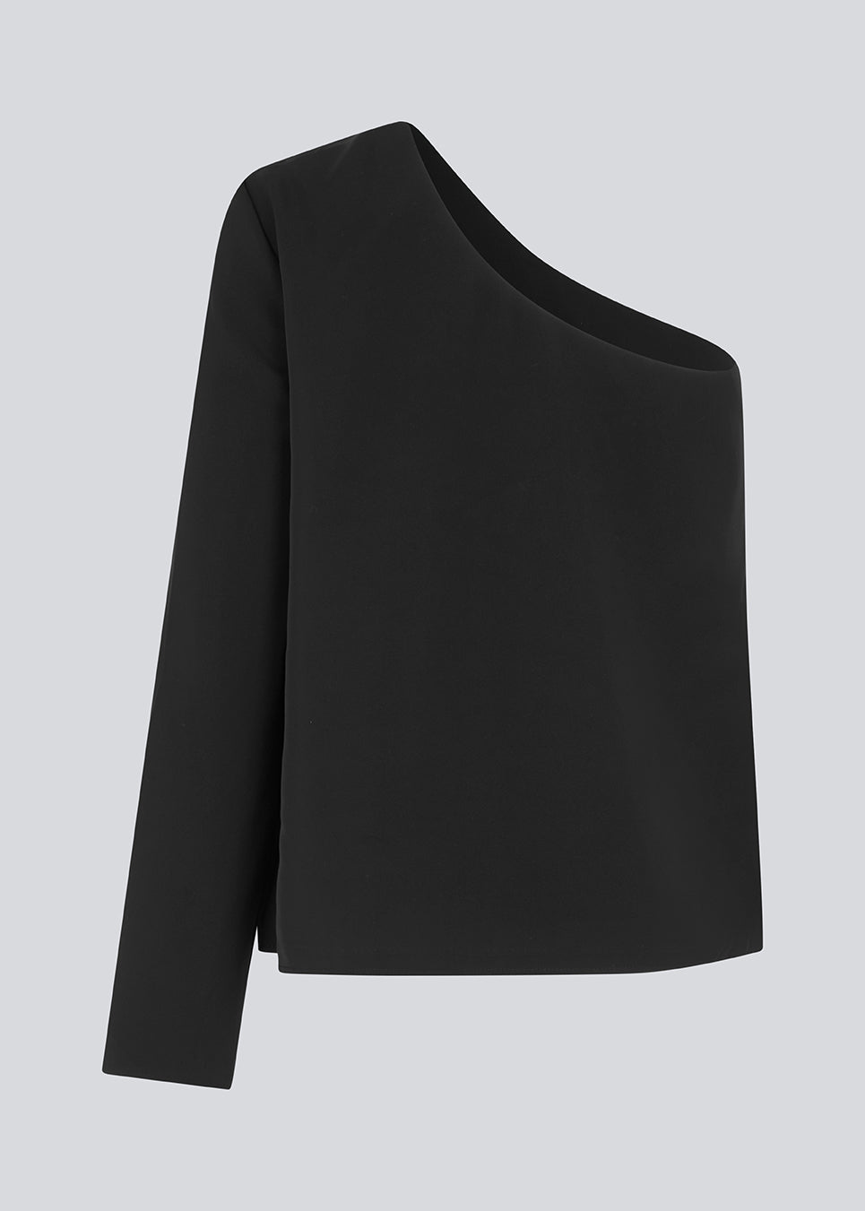 One shoulder top i sort med langt ærme i let, vævet kvalitet. PerryMD top har en løs pasform. Modellen er 175 cm og har en størrelse S/36 på. Indersøm (S/36): 81 cm Bukserne forlænges med 0,5 cm for hver størrelse. Modellen er 173 cm og har en størrelse S/36 på