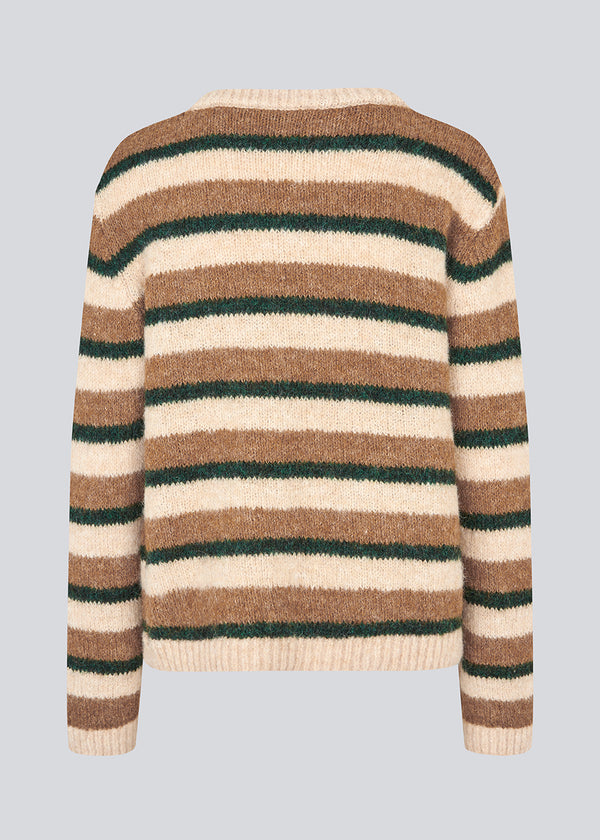 Blød strik i genanvendt polyester. Philipmd stripe o-neck har lange ærmer og en rund hals.