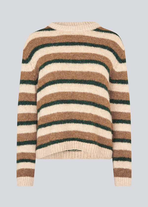 Blød strik i genanvendt polyester. Philipmd stripe o-neck har lange ærmer og en rund hals.