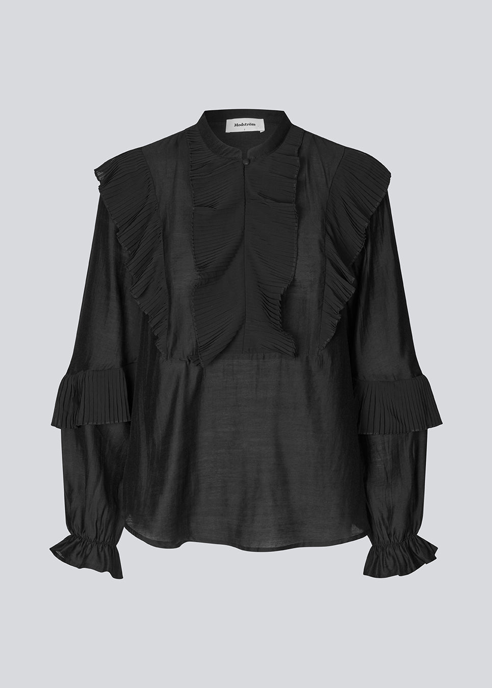 Sort Langærmet bluse med flæsedetaljer og en åbning fortil. Phungmd shirt i har en løs pasform og løse ærmer med elastik.