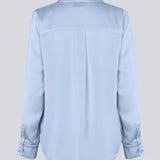 Klassisk skjorte med knappelukning fortil i satin. Pietromd shirt har en løs pasform og skjorte krave. Modellen er 175 cm og har en str S/36 på.
