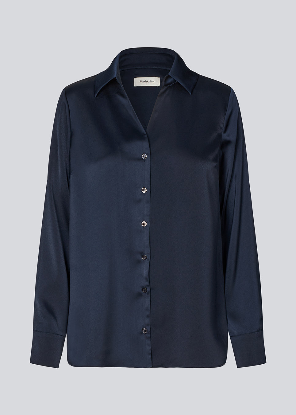 Klassisk skjorte i mørkeblå med knappelukning fortil i satin. Pietromd shirt har en løs pasform og skjorte krave.&nbsp;
