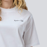 Løs t-shirt med print i 100% bomuld. Pipemd t-shirt har en oversize pasform og en rund &nbsp;hals. Modellen er 175 cm og har en str S/36 &nbsp;på.