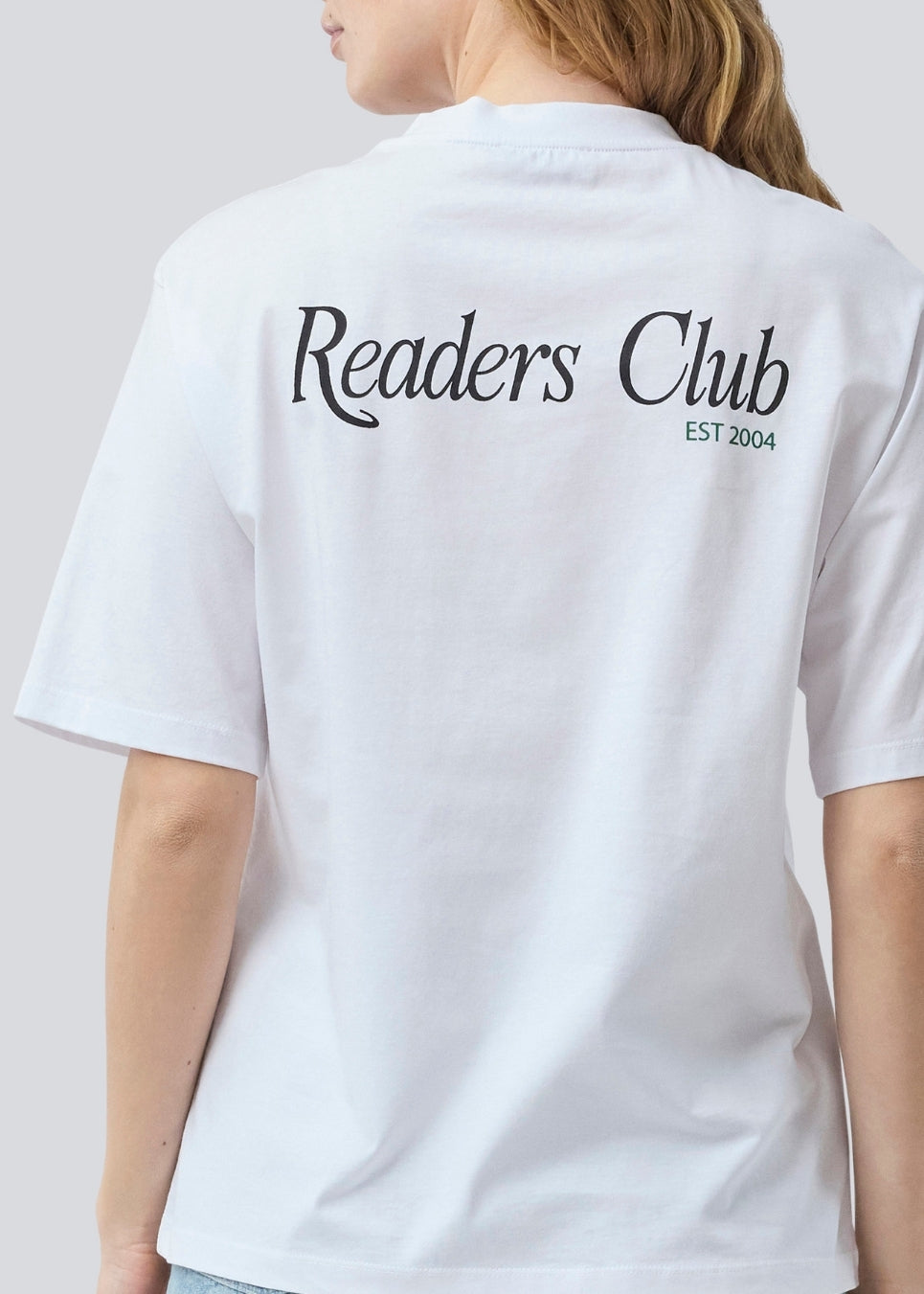 Løs t-shirt med print i 100% bomuld. Pipemd t-shirt har en oversize pasform og en rund &nbsp;hals. Modellen er 175 cm og har en str S/36 &nbsp;på.