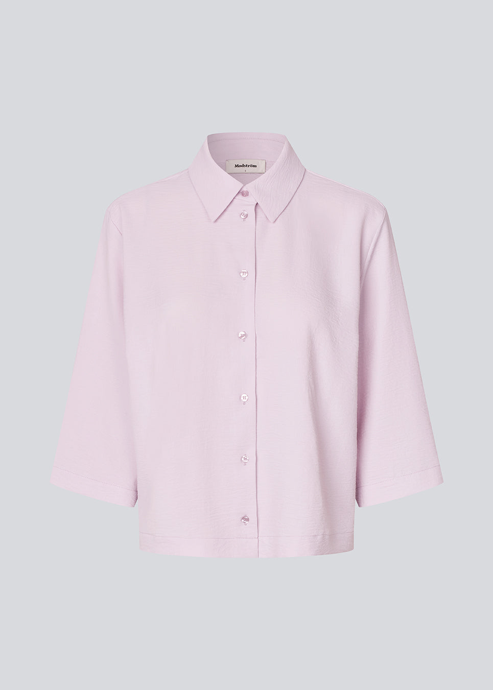 Skjorte med 3/4 ærmer i 100% genanvendt polyester. Popelmd shirt har en løspasform med knappelukning og skjortekrave.