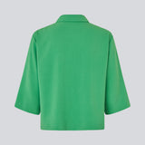 Skjorte med 3/4 ærmer i 100% genanvendt polyester i grøn. Popelmd shirt har en løspasform med knappelukning og skjortekrave.&nbsp;