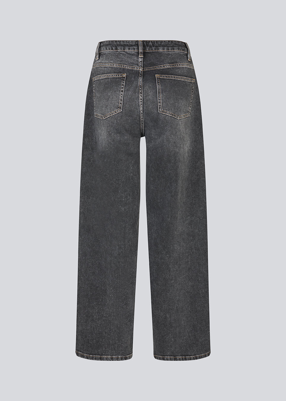 Jeans med vide I bomuldsdenim. Poppymd jeans har et vasket look, høj talje og for- og baglommer. Modellen er 175 cm og har en str. S/36 på.