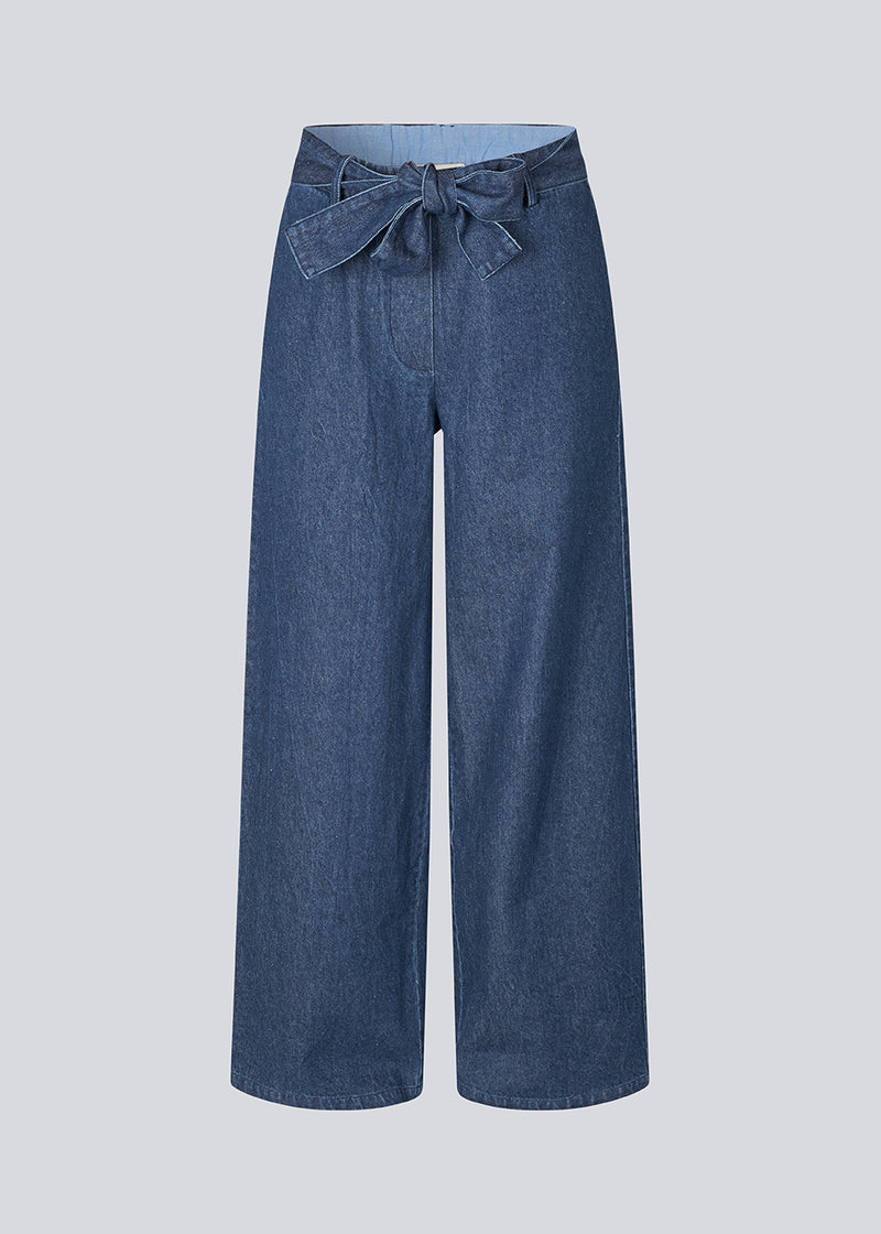 Bukser med brede ben og bindebånd i bomuldsdenim. Possymd pants har en elastik i taljen og sidelommer.&nbsp;