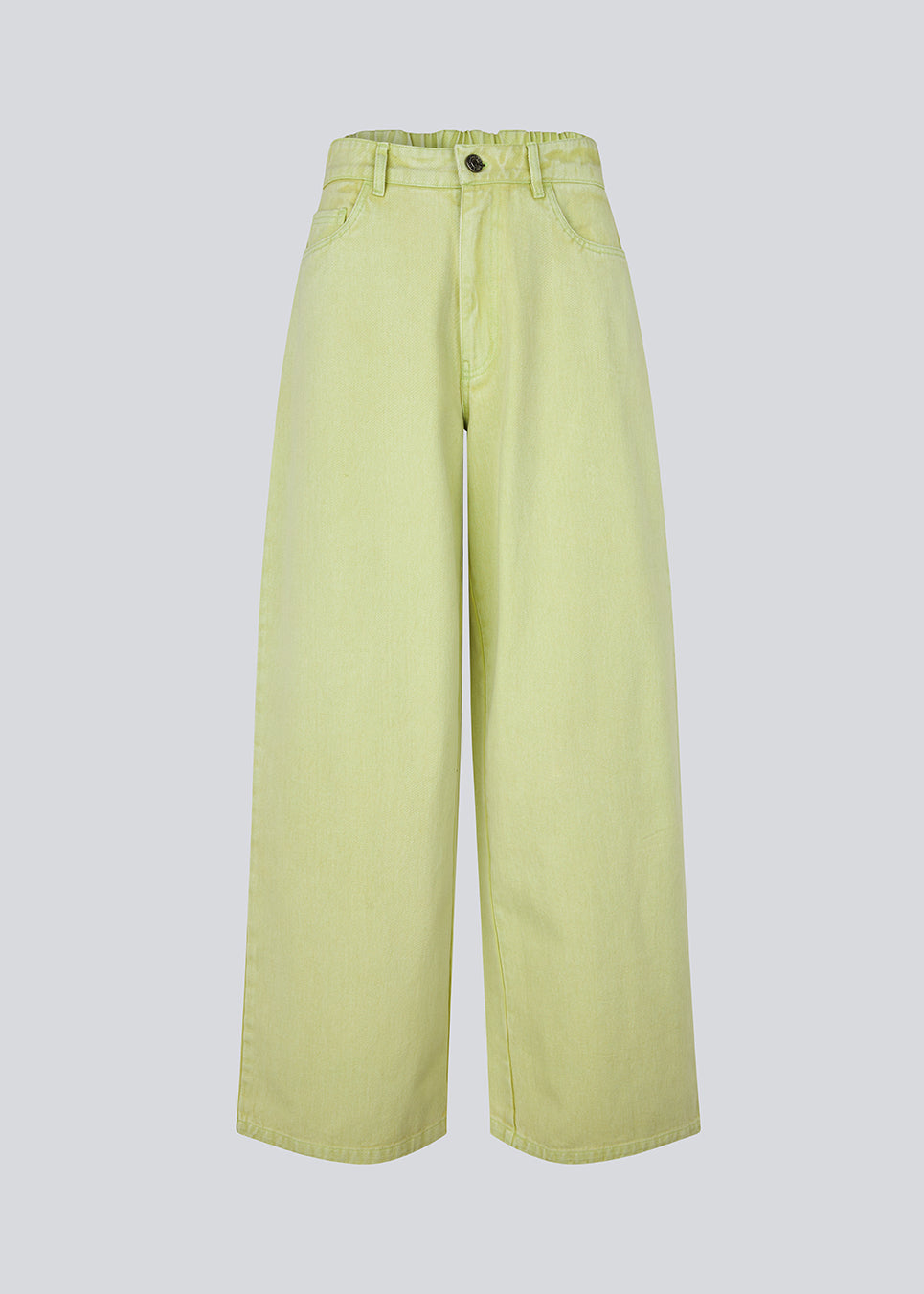 Jeans i grøn med vide I bomuldsdenim. Princessmd pants har en høj talje med elstik og for- og baglommer. Modellen er 175 cm og har en str. S/36 på.