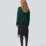Mellem lang nederdel i satin med blondedetalje. Prudencemd skirt har en slids i siden og en elastisk i taljen. Modellen er 175 cm og har en str. s/36 på.