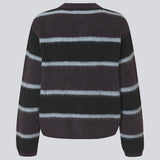 Blød strikket cardigan med striber. Rafaelmd stripe cardigan har rund hals og flotte metalknapper – en klassisk strik med et moderne twist.