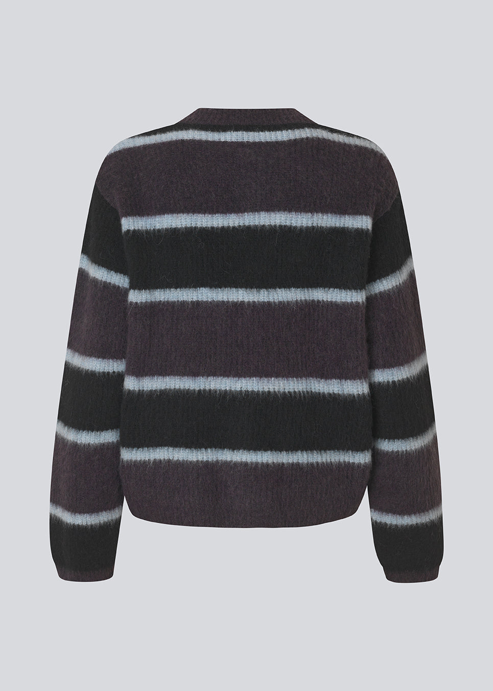Blød strikket cardigan med striber. Rafaelmd stripe cardigan har rund hals og flotte metalknapper – en klassisk strik med et moderne twist.