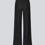 Elastiske sorte bukser med brede ben. Ricardomd pants er stilrene og har et metallic mønster med blomster - perfekte til både hverdag og fest.
