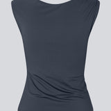Elegant top i genanvendt polyester Richardmd top er tætsiddende og har en smuk spændedetalje i guld på venstre skulder – stilfuld og perfekt til festlige lejligheder.