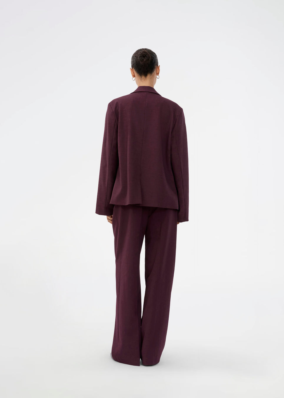 Lilla klassiske habitbukser i genanvendt polyester. Ripley pants har brede ben og pressefolder – elegante og behagelige på samme tid.
