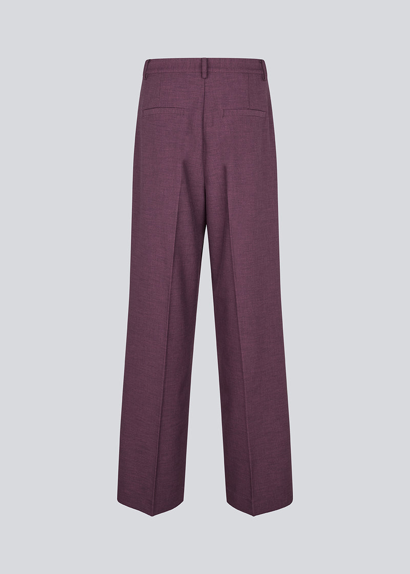Lilla klassiske habitbukser i genanvendt polyester. Ripley pants har brede ben og pressefolder – elegante og behagelige på samme tid.