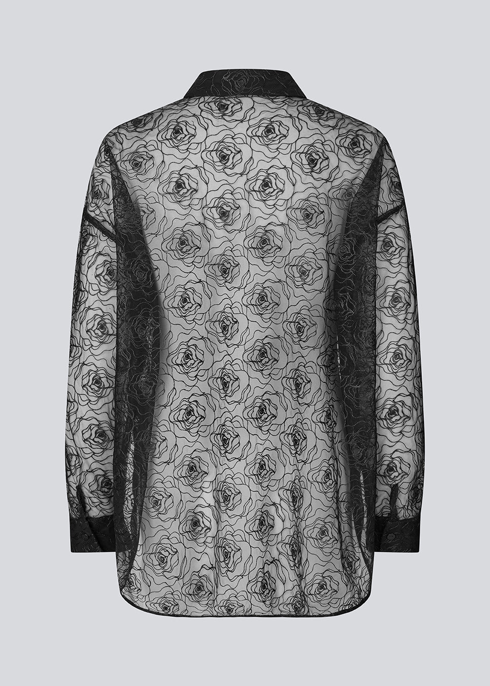Oversized skjorte i gennemsigtig materiale. Roccomd long shirt har en klassisk krave og knaplukning med et smuk syet rosenmønster – feminin og stilfuld.