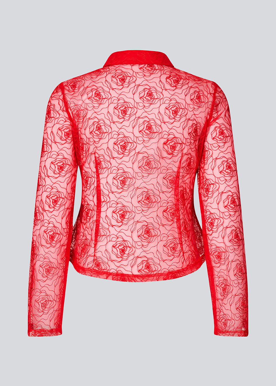 Rød figursyet skjorte i gennemsigtig materiale. Roccomd shirt har en klassisk krave og knaplukning med et smuk syet rosenmønster – feminin og stilfuld.