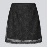 Sort kort A-formet nederdel. Roccomd skirt har usynlig lynlås i siden, foer og et smuk syet rosenmønster – &nbsp;perfekt til både hverdag og fest.
