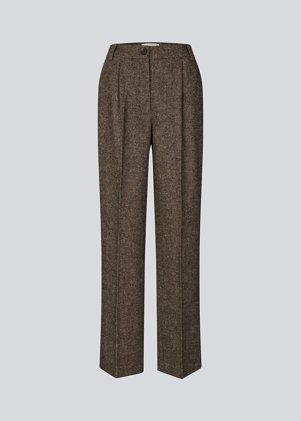 Habitbukser i uld med brede ben. Rockymd pants har høj talje, læg og sidelommer. En klassisk buks i struktureret materiale.