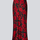 Lang nederdel i et smukt rosenprint. Ruthiemd skirt har elastik i taljen og er lavet i genanvendt polyester– &nbsp;en klassisk og elegant style.