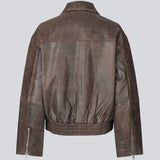 Læderjakke i 100% lammeskind. Salmonmd jacket har et råt vintage-look og kan styles som både overgangs- og vinterjakke med en strik under. Perfekt til at tilføje kant til dit outfit.