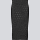 Figursyet sort midinederdel i mesh med hvide prikker og underskørt. Samalamd Print Skirt er lavet i 92% genanvendt polyester og kombinerer strækbarhed med komfort.