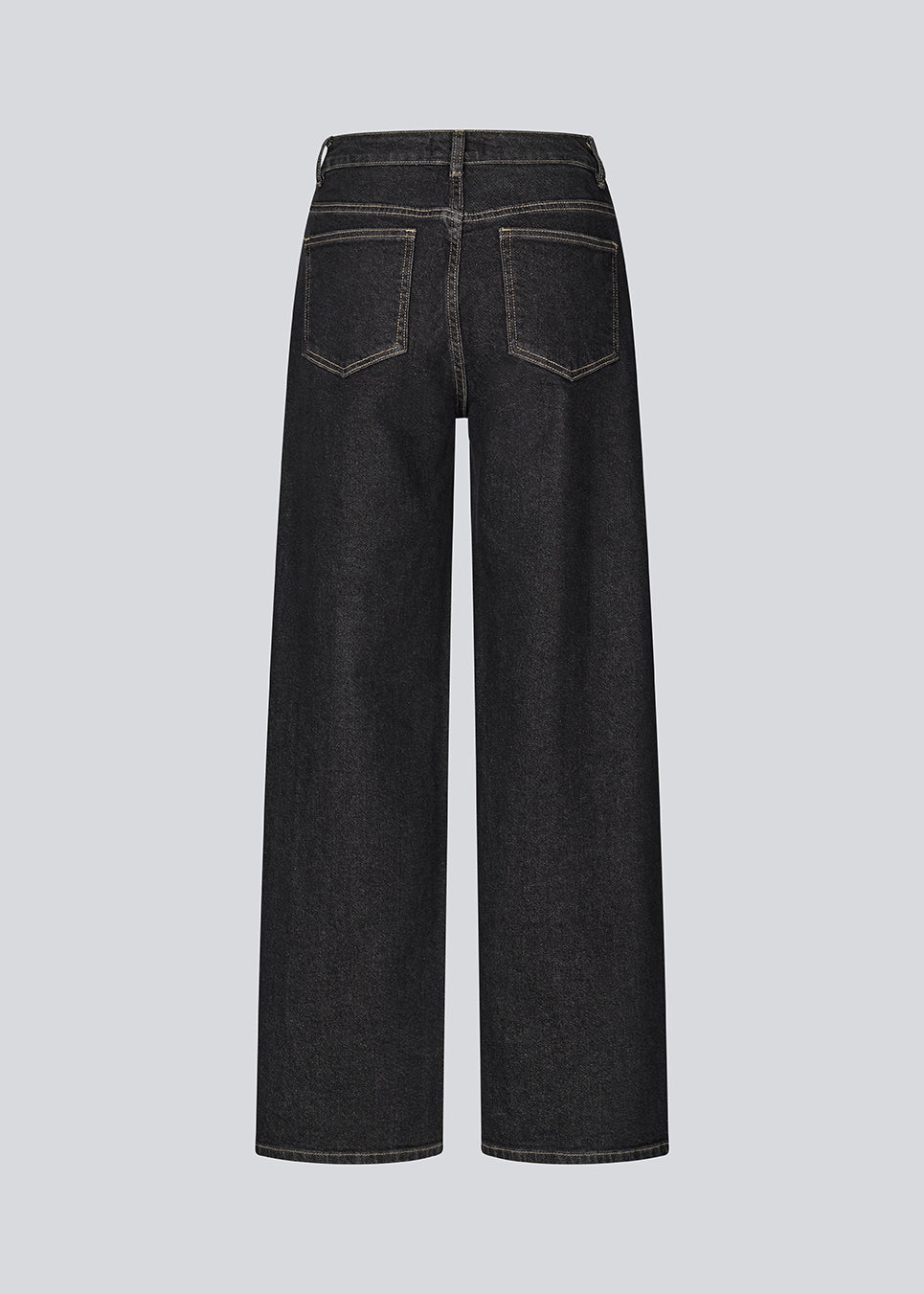 Edgy jeans i bomuldsdenim med syningsdetaljer og klassiske lommer. Sandermd Jeans har bæltestropper, skjult lynlåslukning og en enkelt knaplukning, som skaber et moderne look.