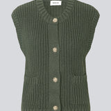 Elegant strikket vest i mørkegrøn med rund hals og dekorative knapper foran. Scottmd vest er designet i strukturerede strik og ribkanter som giver et moderne og feminint udtryk. Perfekt alene eller stylet over en skjorte for et sofistikeret lag-på-lag look.
