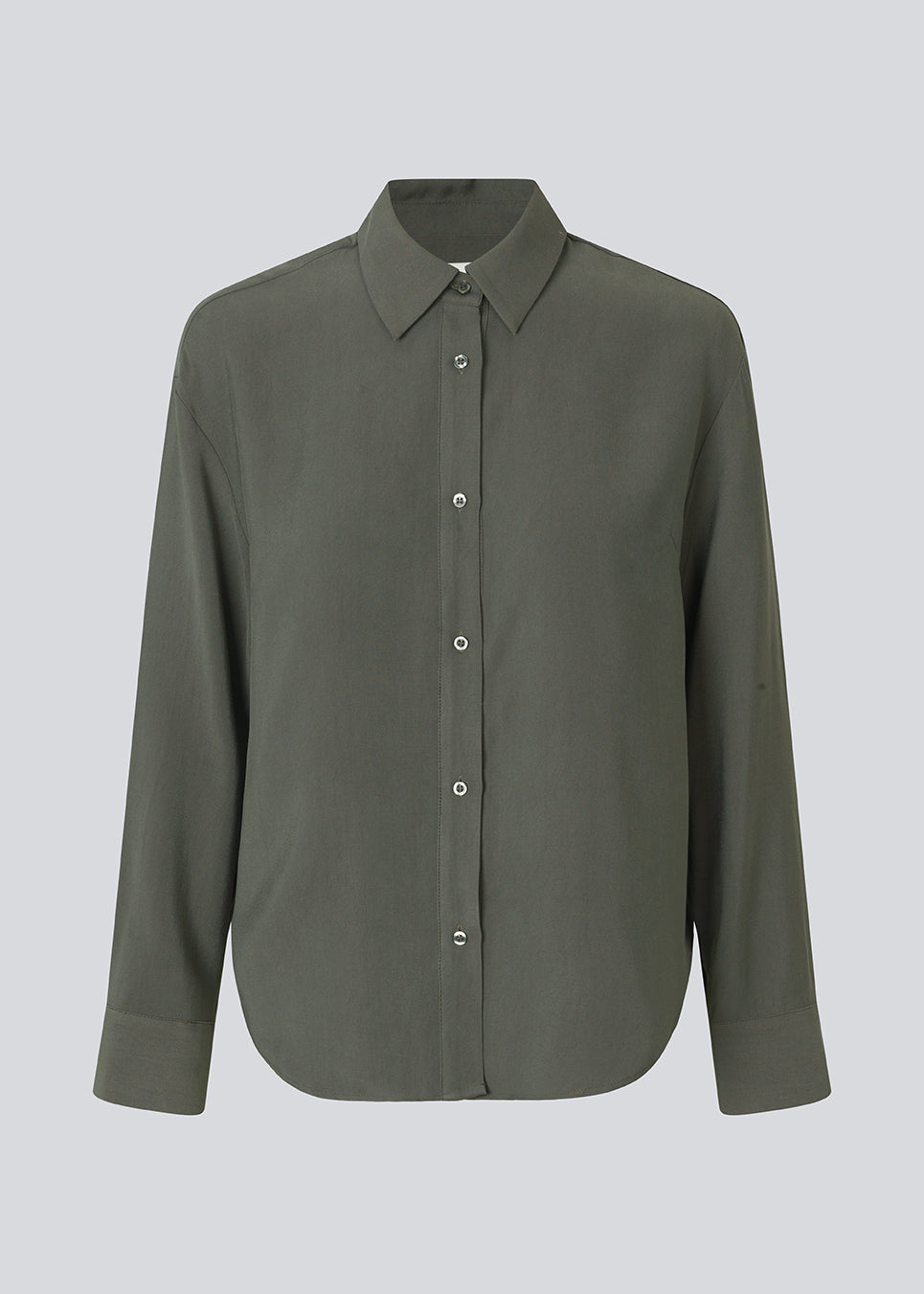 Tidsløs skjorte i mos-grøn med krave, knappelukning og lange ærmer i blødt materiale. Sebastianmd Shirt er fremstillet i 90% LENZING™ ECOVERO™ viscose for et mere bæredygtigt valg.
