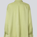Skjorte i lys grøn med afslappet pasform. Sheltonmd shirt er en klassisk skjorte med en elegant udtryk lavet i genanvendt polyester.