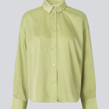 Skjorte i lys grøn med afslappet pasform. Sheltonmd shirt er en klassisk skjorte med en elegant udtryk lavet i genanvendt polyester.