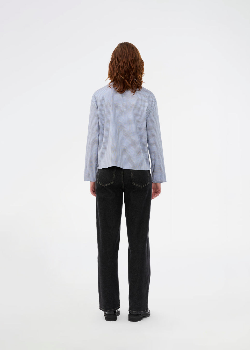 Ternet skjorte med løst fit. Shepardmd shirt har krave, brystlomme og skjult knappelukning. Den stopper ved hoften og giver et cool look sammen med jeans.